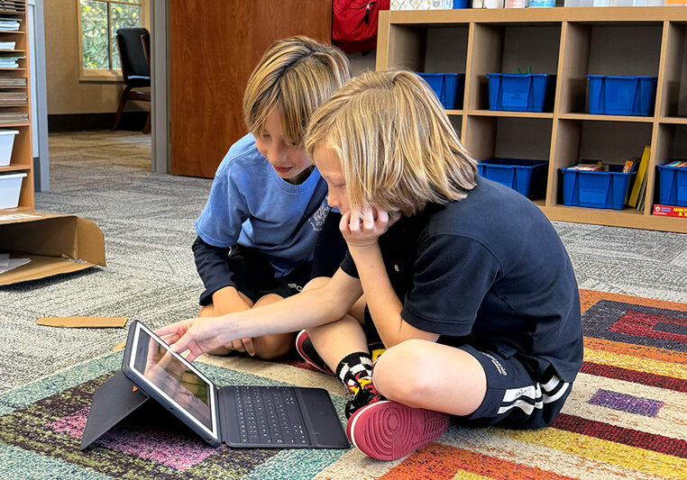 Gillispie School Upper Elementary Program Grade 3 Gillispie Grade 3 students collaborate on a project