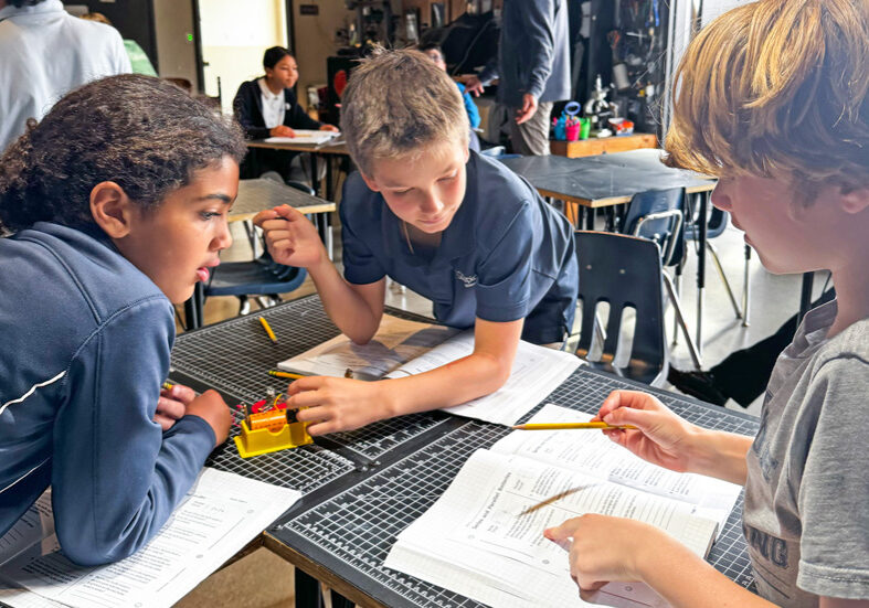 Gillispie School Grade 4 Collaborating in Science